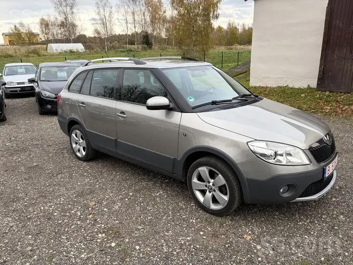 Skoda Fabia 2014 photo 3