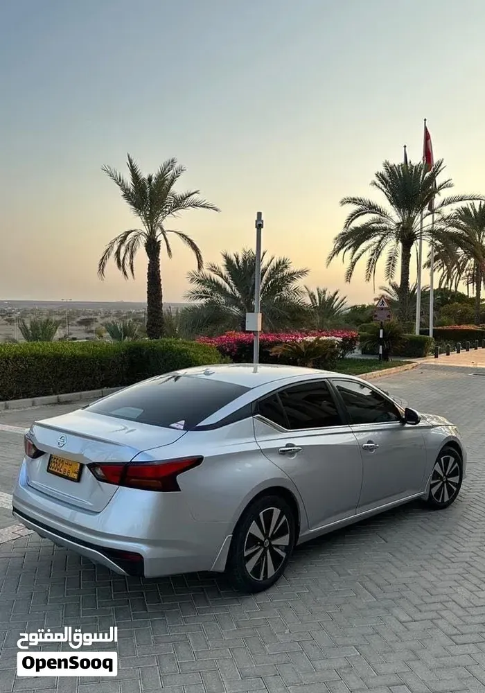 Nissan Altima 2019 photo 2