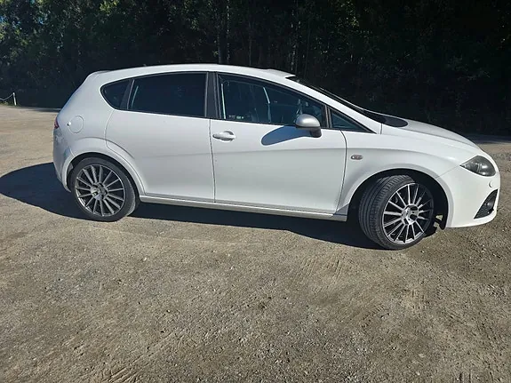 Seat Leon 2008 photo 2