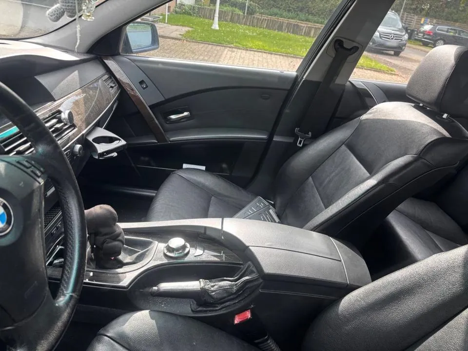 BMW 520I