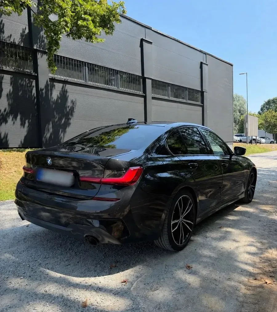 BMW 3 Series 2019 photo 3