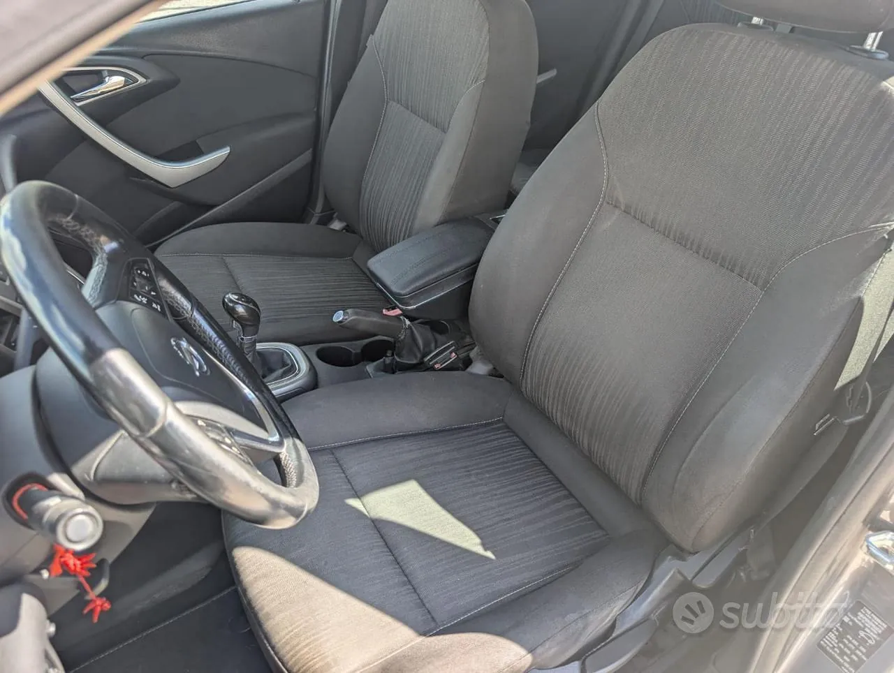Opel Astra 2010 photo 5