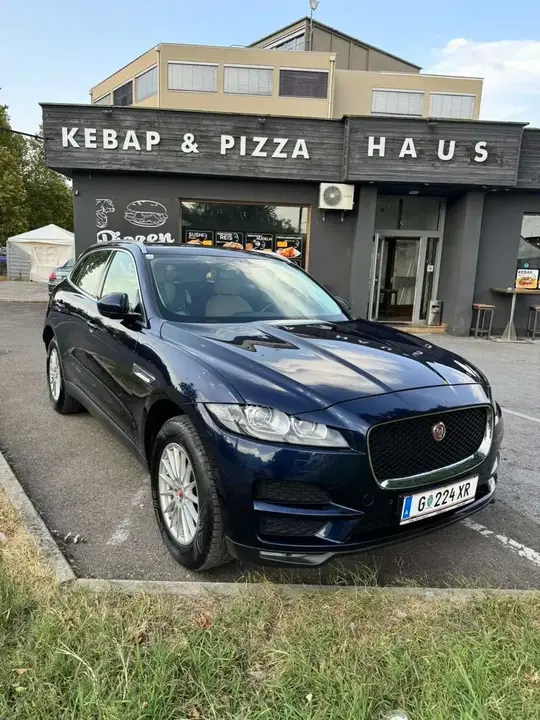 Jaguar F-Pace 2018 photo 2
