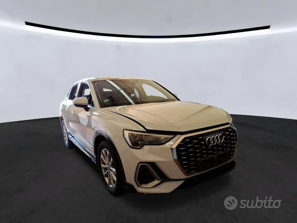 Audi Q3 2022 photo 2