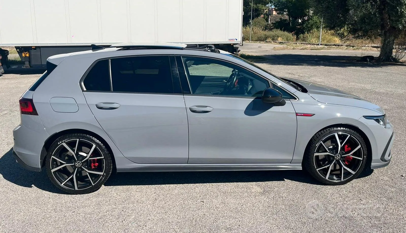 Volkswagen Golf 2023 photo 2