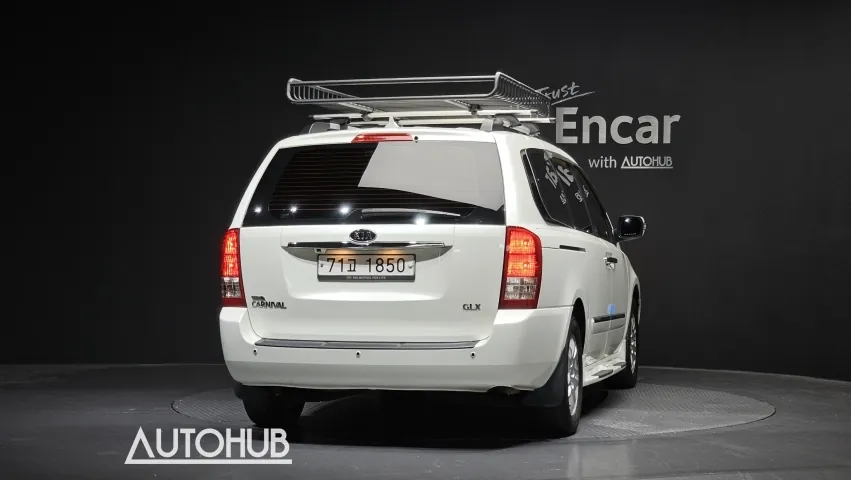 Kia Carnival 2011 photo 4