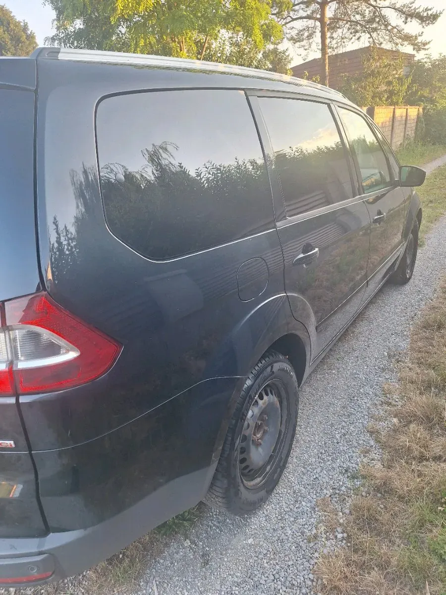 Ford Galaxy 2010 photo 3