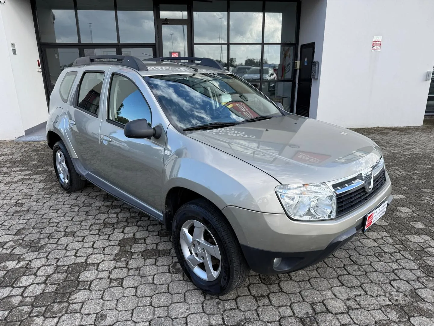 Dacia Duster 2012 photo 2