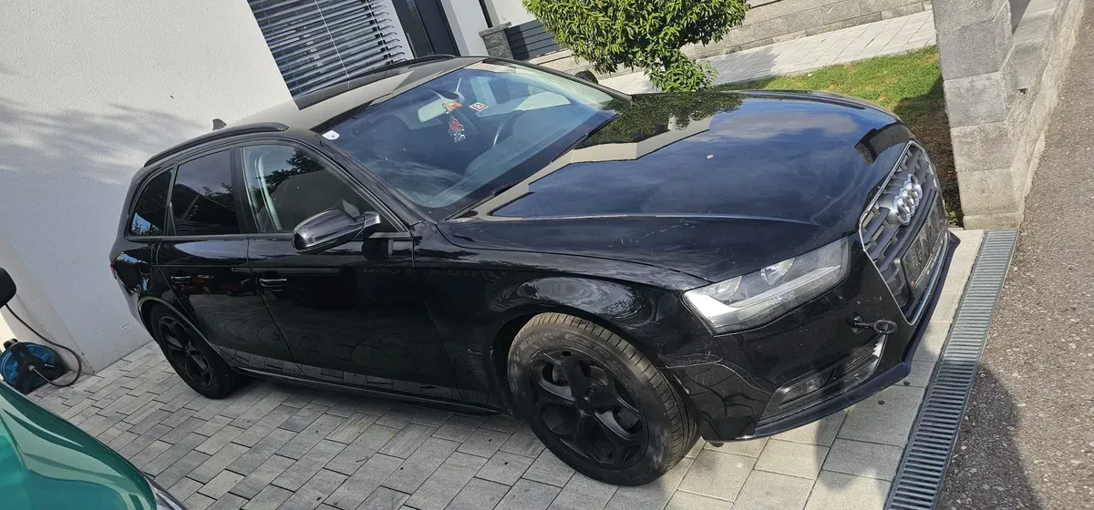 Audi A4 2012 photo 2