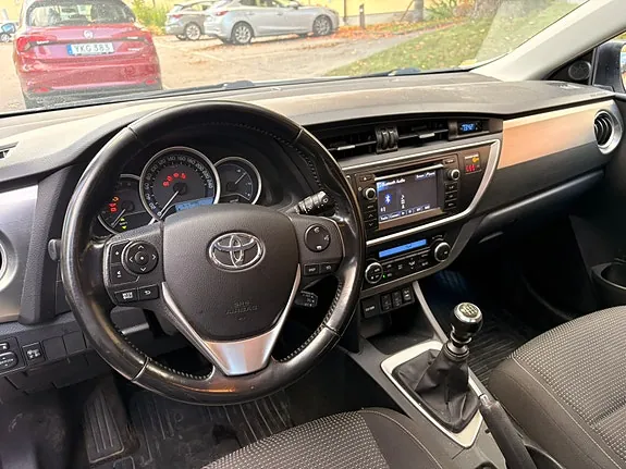 Toyota Auris 2014 photo 5