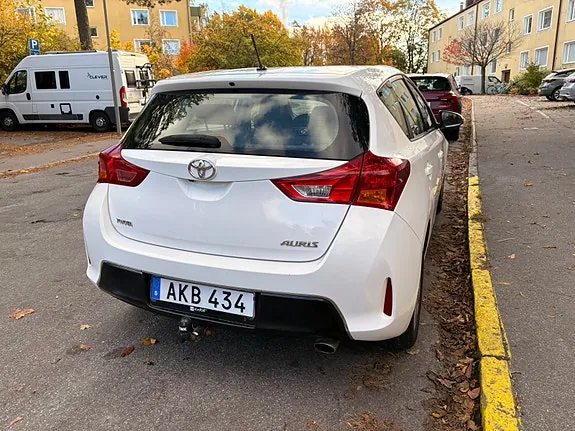 Toyota Auris 2014 photo 3