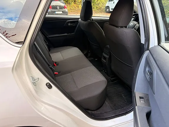 Toyota Auris 2014 photo 4