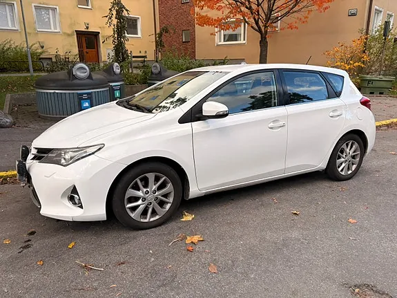 Toyota Auris 2014 photo 2