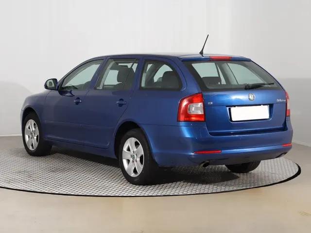 Skoda Octavia 2012 photo 3