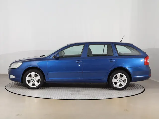 Skoda Octavia 2012 photo 2