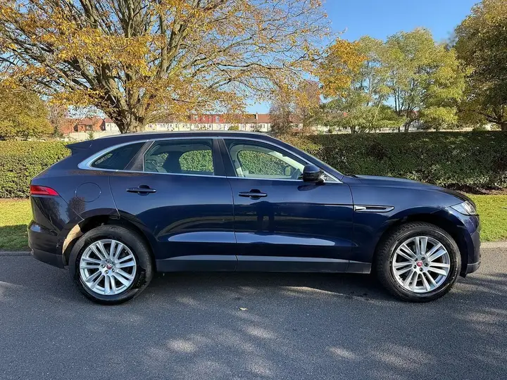 Jaguar F-Pace 2016 photo 2