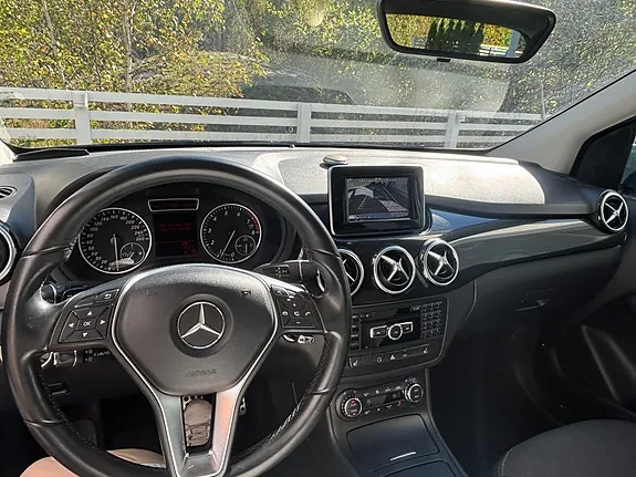 Mercedes-Benz B180 2013 photo 3