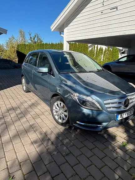 Mercedes-Benz B180