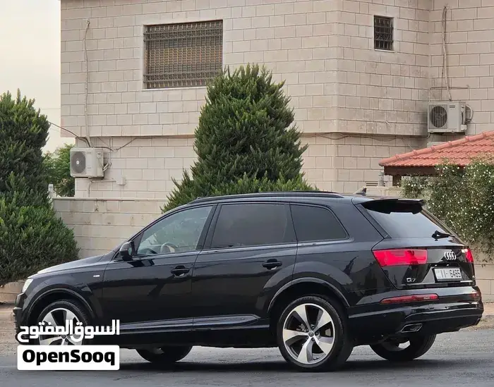 Audi Q7 2017 photo 2