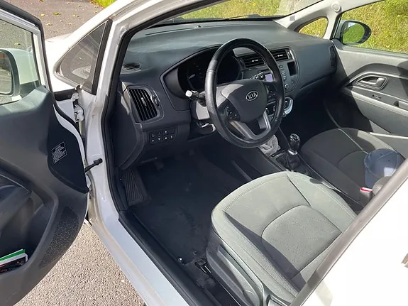 Kia Rio 2012 photo 5