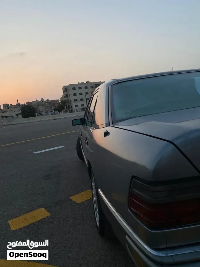 Mercedes-Benz E-Class 1993 photo 4