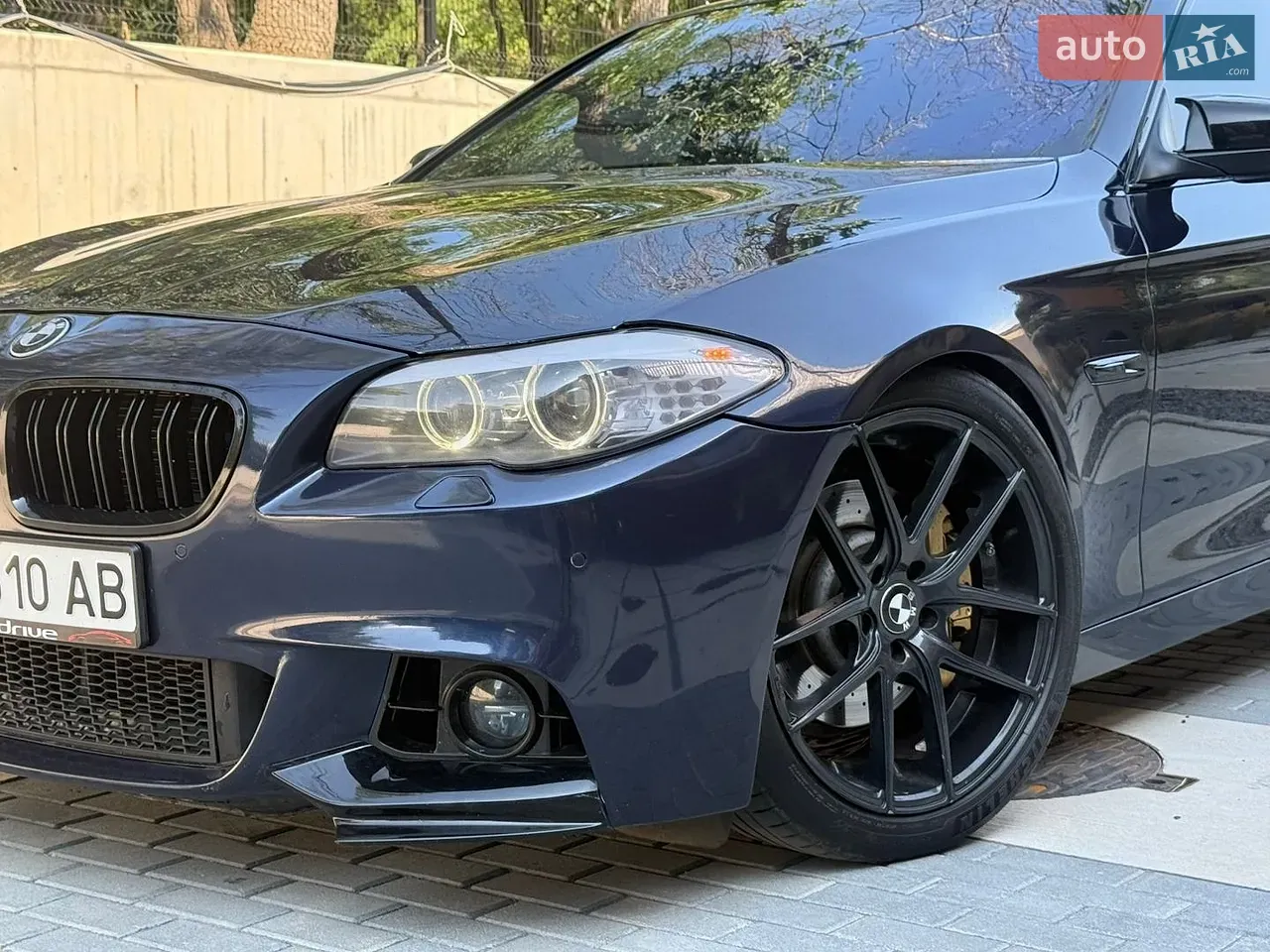 BMW 5 Series 2012 photo 2