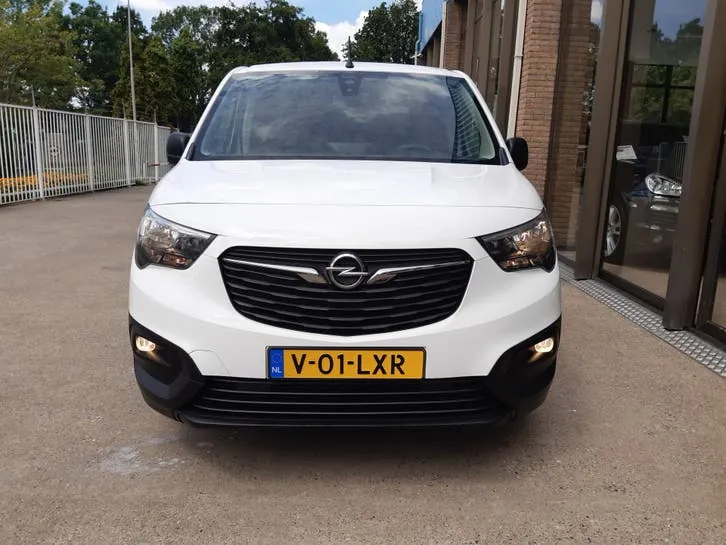 Opel Combo 2022 photo 2