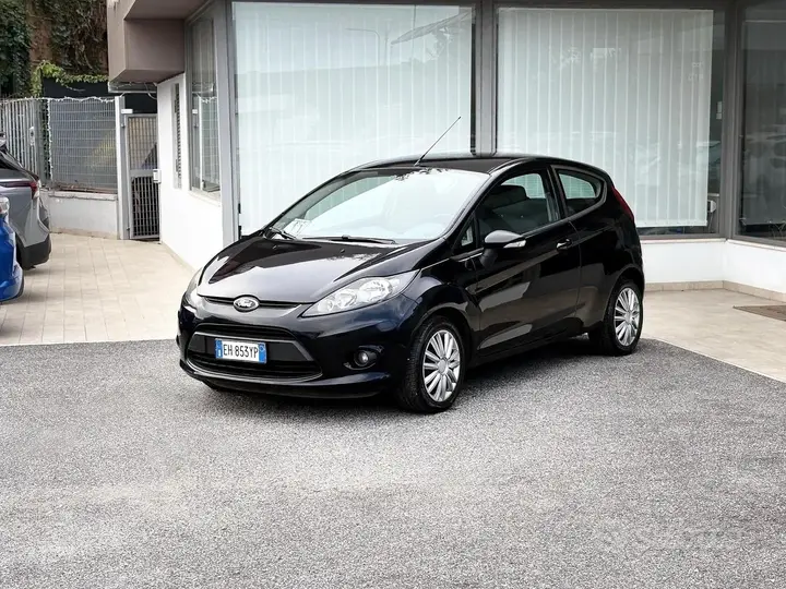 Ford Fiesta 2011 photo 3