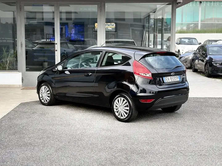 Ford Fiesta 2011 photo 4