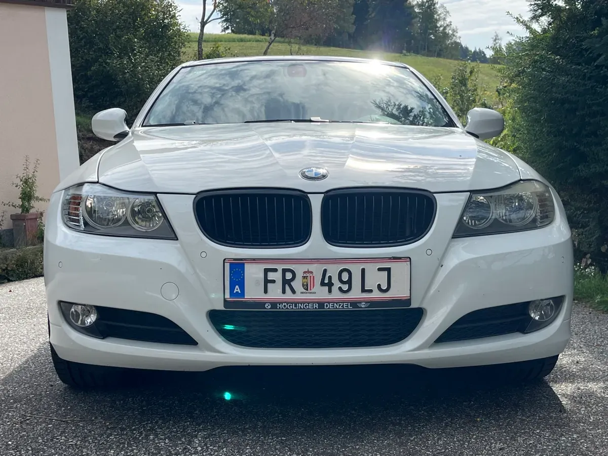 BMW 3 Series 2009 photo 3