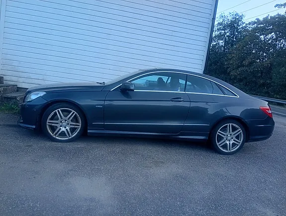Mercedes-Benz E220 2011 photo 2