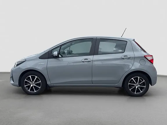 Toyota Yaris 2018 photo 2