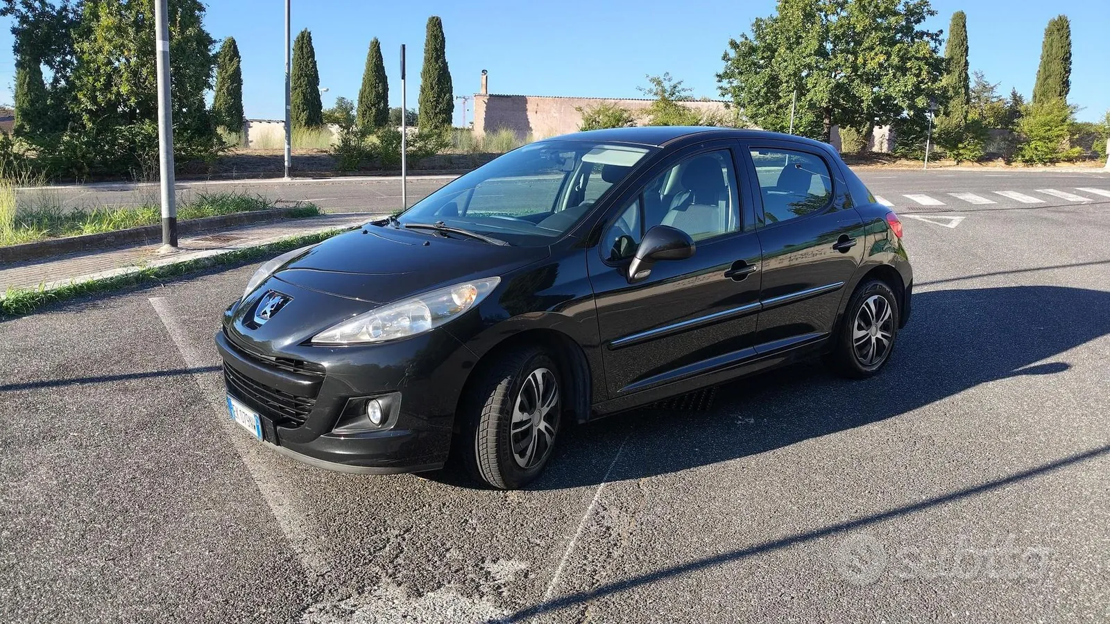 Peugeot 207 2012 photo 2