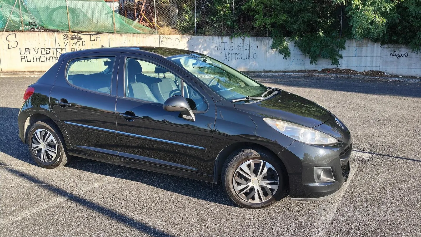 Peugeot 207 2012 photo 3