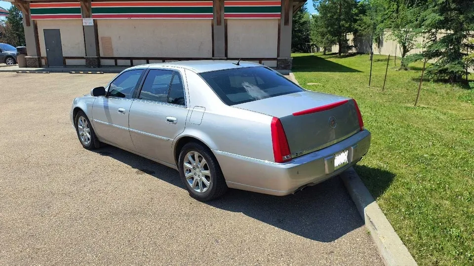 Cadillac Dts 2008 photo 2