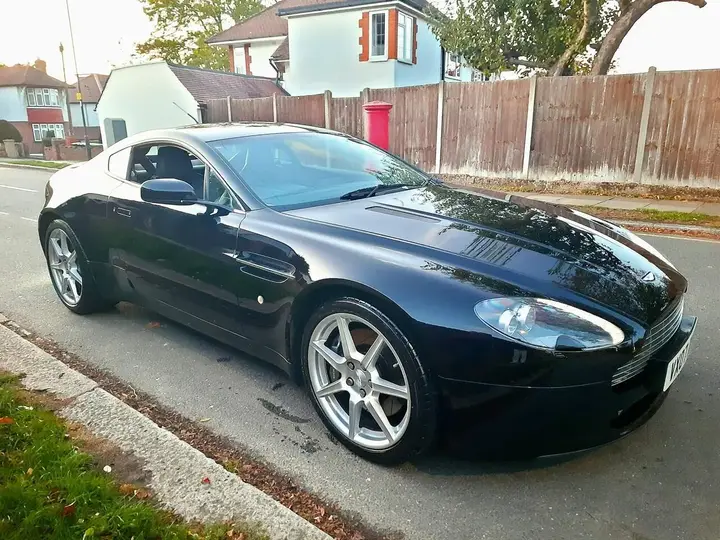 Aston Martin Vantage