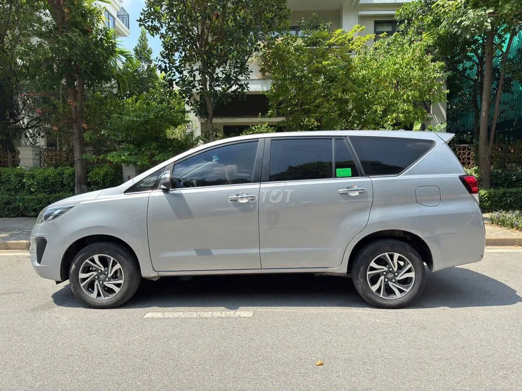 Toyota Innova 2022 photo 3