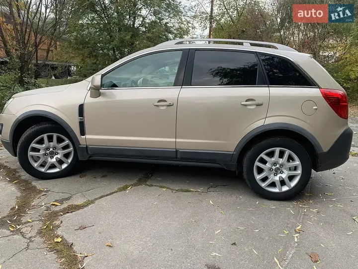 Opel Antara 2011 photo 2