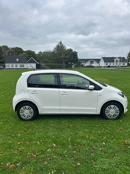Volkswagen Up 2016 photo 2