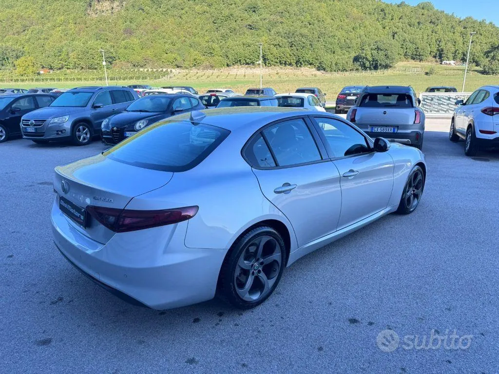 Alfa Romeo Giulia 2017 photo 5