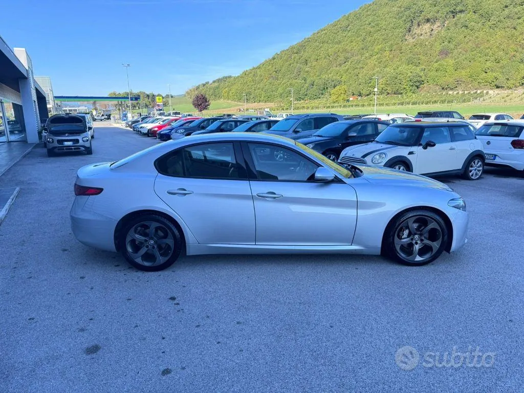 Alfa Romeo Giulia 2017 photo 4