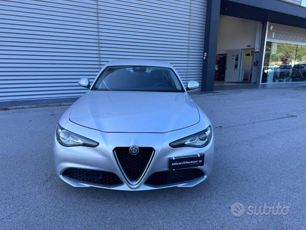 Alfa Romeo Giulia 2017 photo 2