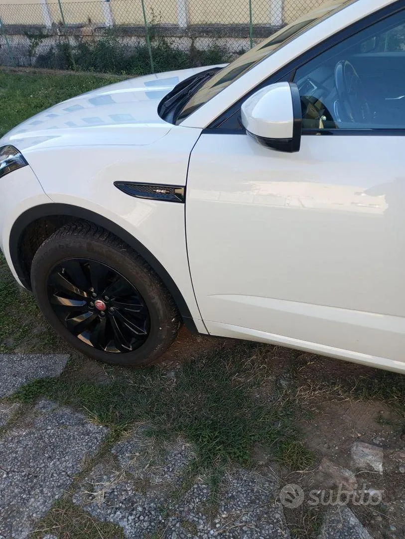 Jaguar E-Pace 2020 photo 4