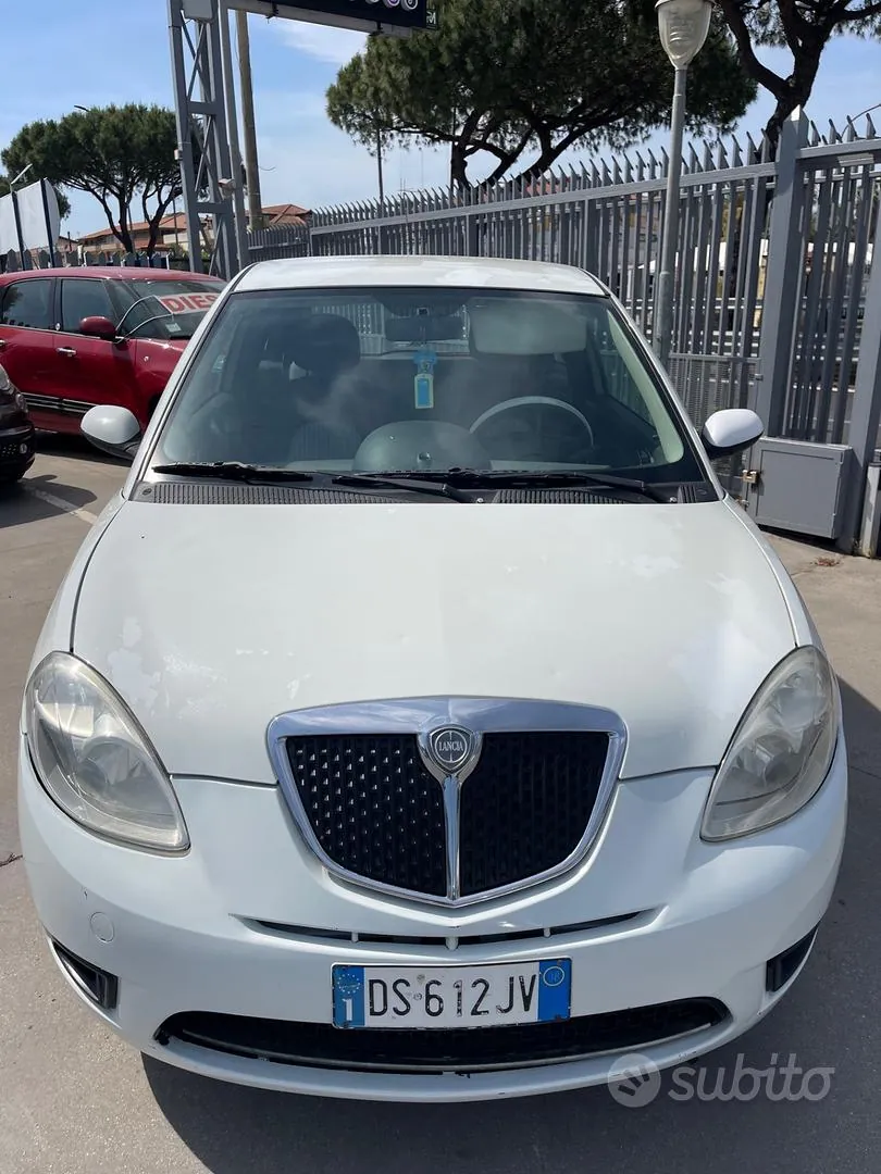 Lancia Ypsilon