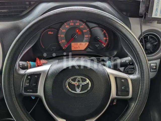 Toyota Vitz 2016 photo 4