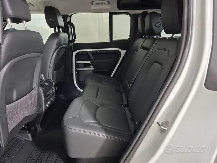 Land Rover Defender 2023 photo 5