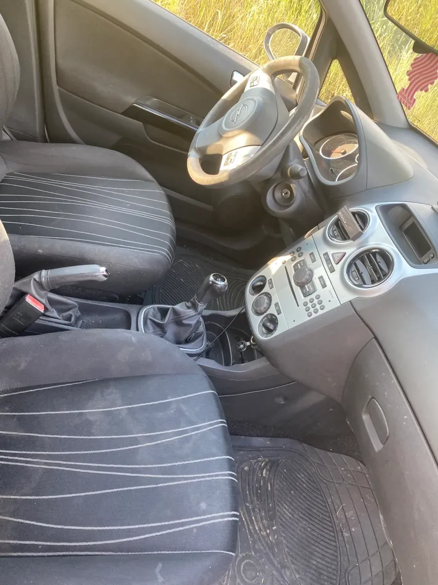 Opel Corsa 2009 photo 2