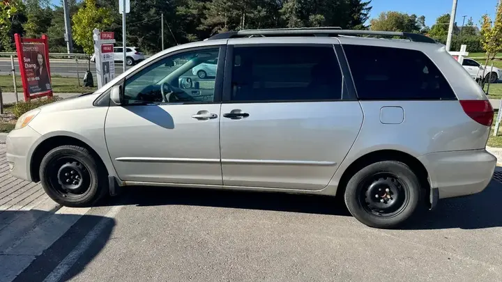 Toyota Sienna 2004 photo 3