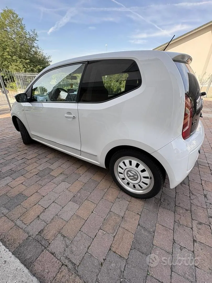 Volkswagen Up 2012 photo 4