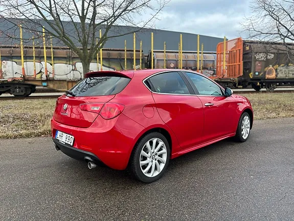 Alfa Romeo Giulietta 2012 photo 3